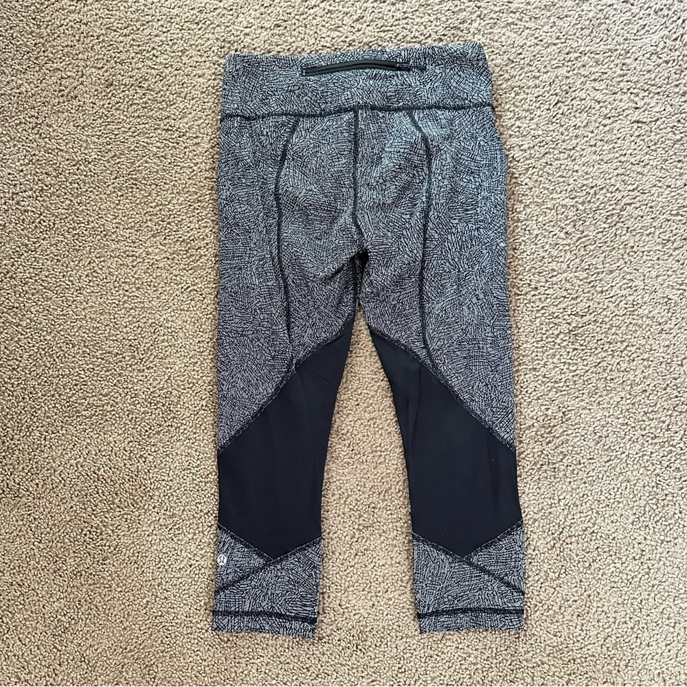 Lululemon Athletica Pace Rival High Rise Crop 19